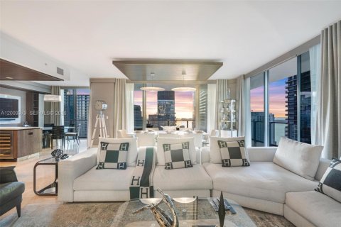 Condominio en venta en Miami, Florida, 4 dormitorios, 278.43 m2 № 2073124 - foto 3