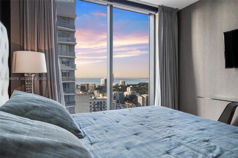 Condominio en venta en Miami, Florida, 4 dormitorios, 278.43 m2 № 2073124 - foto 19