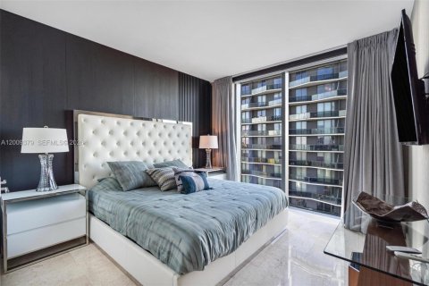 Condominio en venta en Miami, Florida, 4 dormitorios, 278.43 m2 № 2073124 - foto 18