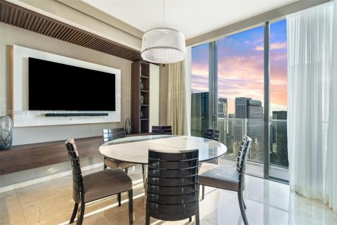 Condominio en venta en Miami, Florida, 4 dormitorios, 278.43 m2 № 2073124 - foto 16