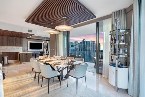 Condominio en venta en Miami, Florida, 4 dormitorios, 278.43 m2 № 2073124 - foto 2