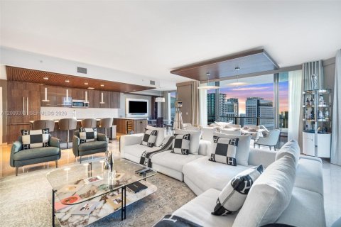 Condominio en Miami, Florida, 4 dormitorios  № 2073124