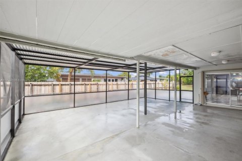 Casa en venta en Pembroke Pines, Florida, 3 dormitorios, 150.41 m2 № 1479489 - foto 21