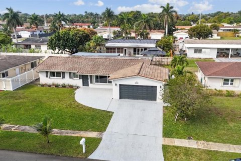 Casa en venta en Pembroke Pines, Florida, 3 dormitorios, 150.41 m2 № 1479489 - foto 1