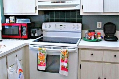 Condominio en venta en Lauderhill, Florida, 1 dormitorio, 70.14 m2 № 2034385 - foto 6