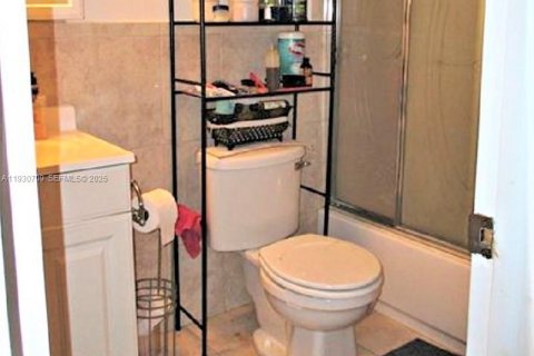 Condominio en venta en Lauderhill, Florida, 1 dormitorio, 70.14 m2 № 2034385 - foto 4