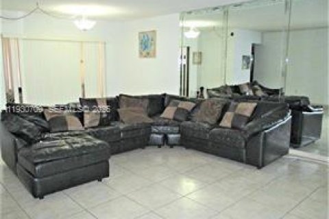 Condominio en venta en Lauderhill, Florida, 1 dormitorio, 70.14 m2 № 2034385 - foto 8