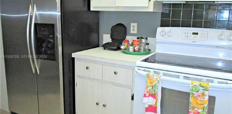 Condominio en Lauderhill, Florida, 1 dormitorio  № 2034385