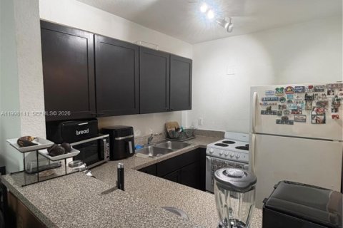 Condominio en alquiler en Miami, Florida, 2 dormitorios, 70.42 m2 № 2066367 - foto 12
