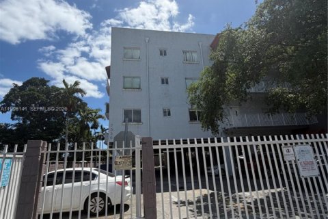 Condominio en alquiler en Miami, Florida, 2 dormitorios, 70.42 m2 № 2066367 - foto 2