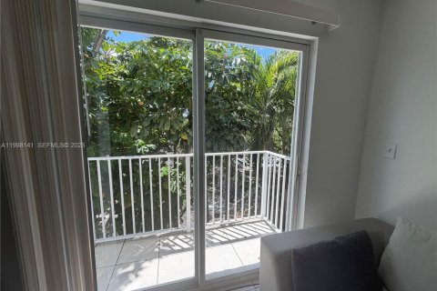 Condominio en alquiler en Miami, Florida, 2 dormitorios, 70.42 m2 № 2066367 - foto 9