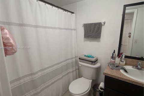 Condominio en alquiler en Miami, Florida, 2 dormitorios, 70.42 m2 № 2066367 - foto 7