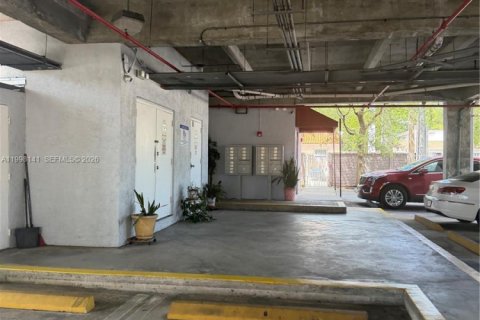 Condominio en alquiler en Miami, Florida, 2 dormitorios, 70.42 m2 № 2066367 - foto 3