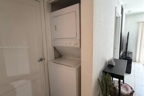 Condominio en alquiler en Miami, Florida, 2 dormitorios, 70.42 m2 № 2066367 - foto 14