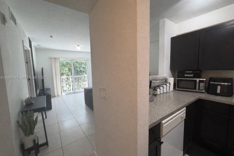 Condominio en alquiler en Miami, Florida, 2 dormitorios, 70.42 m2 № 2066367 - foto 5