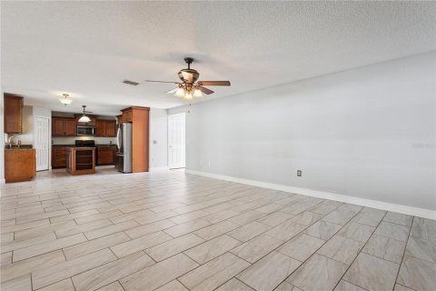 Casa en venta en Kissimmee, Florida, 5 dormitorios, 273.13 m2 № 2387578 - foto 10