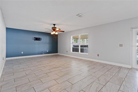 Casa en venta en Kissimmee, Florida, 5 dormitorios, 273.13 m2 № 2387578 - foto 9