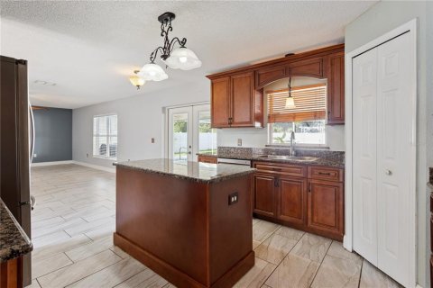Casa en venta en Kissimmee, Florida, 5 dormitorios, 273.13 m2 № 2387578 - foto 12