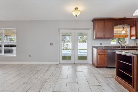 Casa en venta en Kissimmee, Florida, 5 dormitorios, 273.13 m2 № 2387578 - foto 11