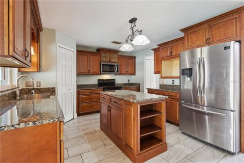Casa en venta en Kissimmee, Florida, 5 dormitorios, 273.13 m2 № 2387578 - foto 13