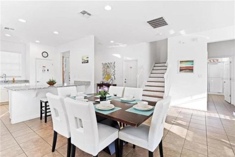 House in Davenport, Florida 4 bedrooms, 193.52 sq.m. № 2298916 - photo 9