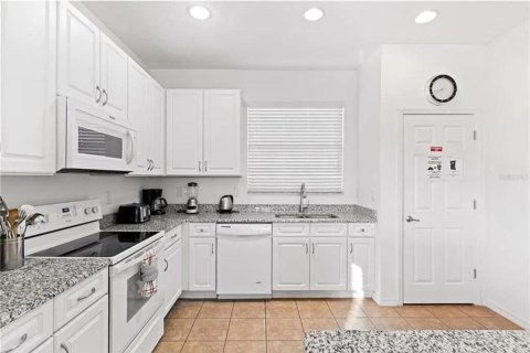 House in Davenport, Florida 4 bedrooms, 193.52 sq.m. № 2298916 - photo 11
