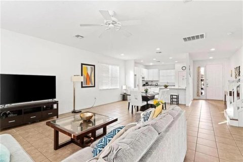 House in Davenport, Florida 4 bedrooms, 193.52 sq.m. № 2298916 - photo 4