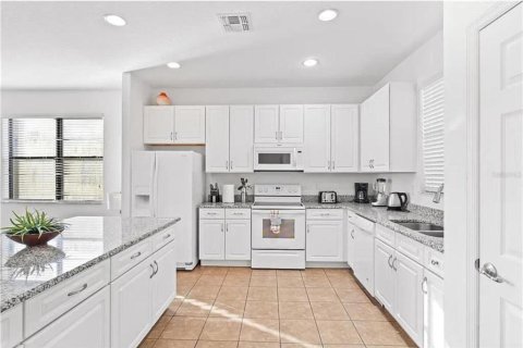 House in Davenport, Florida 4 bedrooms, 193.52 sq.m. № 2298916 - photo 12