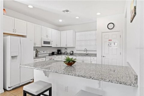 House in Davenport, Florida 4 bedrooms, 193.52 sq.m. № 2298916 - photo 10