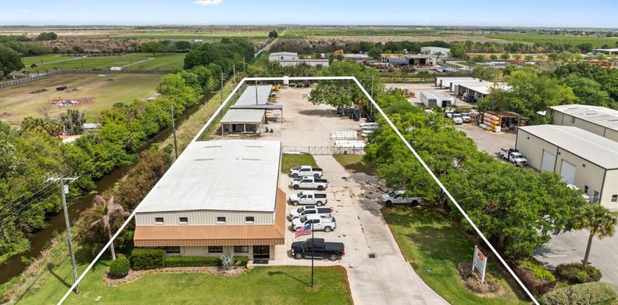 Immobilier commercial à St. Lucie, Floride № 2146615