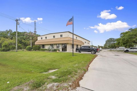 Immobilier commercial à vendre à St. Lucie, Floride № 2146615 - photo 2