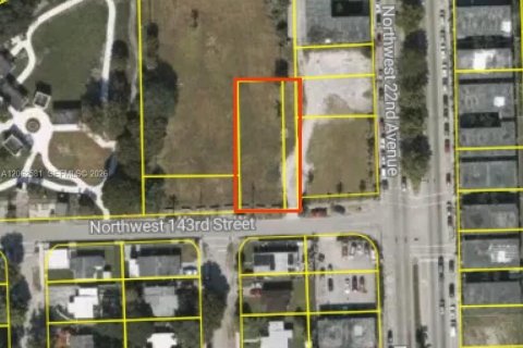 Propiedad comercial en Opa-locka, Florida № 2254818