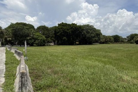 Propiedad comercial en venta en Opa-locka, Florida № 2254818 - foto 5