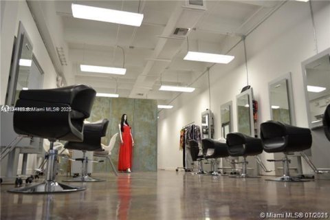 Propiedad comercial en venta en Hallandale Beach, Florida № 1790212 - foto 1