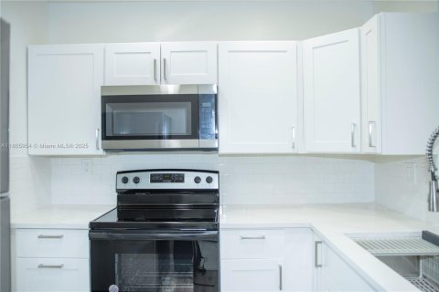 Condo in Lauderdale Lakes, Florida, 2 bedrooms  № 1864759 - photo 3