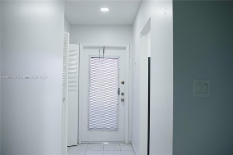 Condo in Lauderdale Lakes, Florida, 2 bedrooms  № 1864759 - photo 16