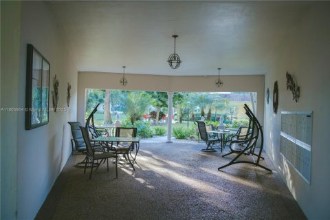 Condo in Lauderdale Lakes, Florida, 2 bedrooms  № 1864759 - photo 19