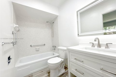 Condo in Lauderdale Lakes, Florida, 2 bedrooms  № 1864759 - photo 8