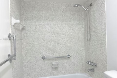 Condo in Lauderdale Lakes, Florida, 2 bedrooms  № 1864759 - photo 12