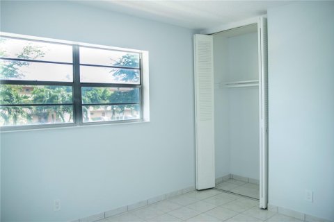 Condo in Lauderdale Lakes, Florida, 2 bedrooms  № 1864759 - photo 14