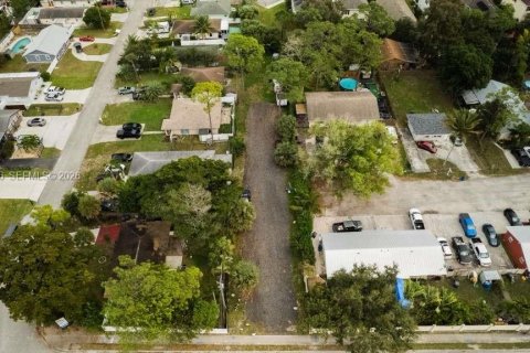 Propiedad comercial en Greenacres, Florida № 2152951