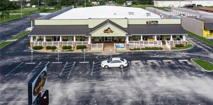 Commercial property in Lake Placid, Florida 2032.24 sq.m. № 1366449