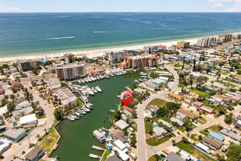 Commercial property in Madeira Beach, Florida 6 bedrooms, 200.67 sq.m. № 2342376 - photo 17