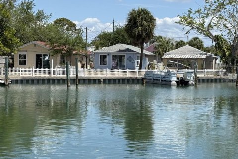 Commercial property in Madeira Beach, Florida 6 bedrooms, 200.67 sq.m. № 2342376 - photo 10