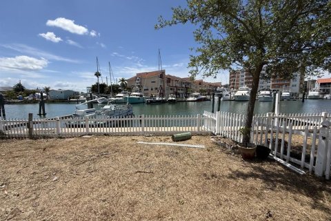 Commercial property in Madeira Beach, Florida 6 bedrooms, 200.67 sq.m. № 2342376 - photo 5