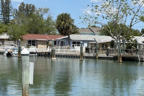 Commercial property in Madeira Beach, Florida 6 bedrooms, 200.67 sq.m. № 2342376 - photo 14