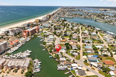 Commercial property in Madeira Beach, Florida 6 bedrooms, 200.67 sq.m. № 2342376 - photo 16