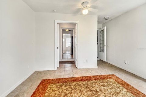 Villa ou maison à vendre à Deltona, Floride: 4 chambres, 117.06 m2 № 2204488 - photo 12