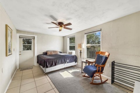 Villa ou maison à vendre à Deltona, Floride: 4 chambres, 117.06 m2 № 2204488 - photo 16