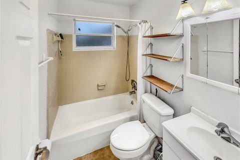 Villa ou maison à vendre à Deltona, Floride: 4 chambres, 117.06 m2 № 2204488 - photo 13